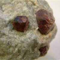 Garnet in Micaceous Quartz 5-7cm 50-100g